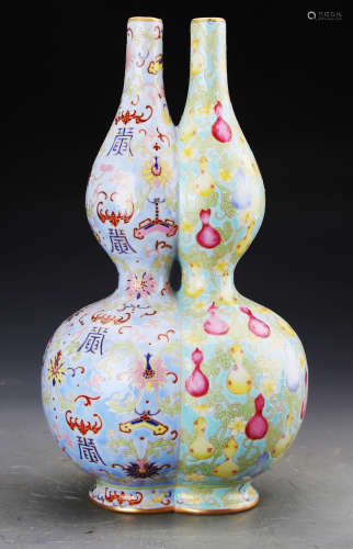Chinese Famille Rose Groud Shaped Vase with Two Heads Painted with Grouds and Bats Marked 