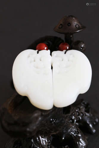 Pair of Hetian White Jade Carved Pendant Carved with Dragon and Phoenix(48g total)W:2.5cm H:4.6cm/each