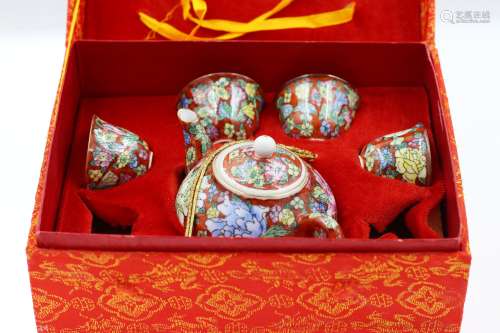 Chinese Famille Rose Teapot Set ( 5 Pieces)