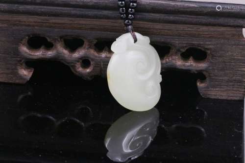 Chinese Hetian Jade carved Ruyi Pendant W:2cm H:2cm