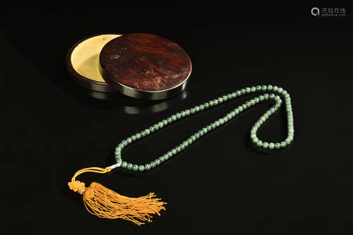 STRAND OF NEPHRITE JADE PRAYER BEADS WITH BOX