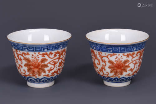 PAIR OF BLUE AND WHITE UNDERGLAZED RED CUPS
