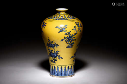 BLUE AND WHITE YELLOW GROUND VASE, MEIPING