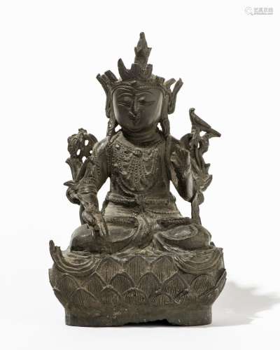 Bodisathva Avalokitesvara, art sino-tibétain, fin XVIIIe s dans le style du XVIe s, Assis en dhyanasana, bronze à patine brune, H 21 cm
