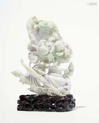 Groupe marin, ChineJade sculpté de crabes, écrevisses, lotus et panier, H 18 cm