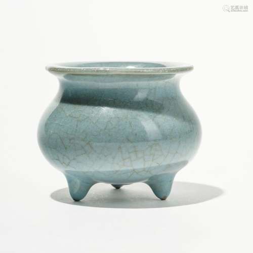 Brûle-parfum tripode, Chine, XIXe s Porcelaine émaillée céladon, D 8,5 cm