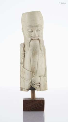 Immortel, Chine, probablement dynastie Ming (1368-1644)Os sculpté, H 13,5 cm