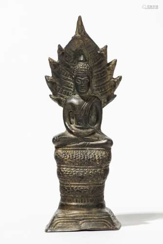 Bouddha assis sous Mucalinda en dhyana mudra, Thaïlande, XIXe sBronze à patine brune, H 21,5 cm
