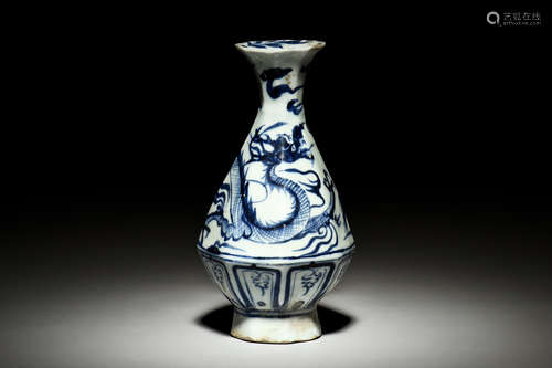 BLUE AND WHITE OCTAGON 'DRAGON' VASE