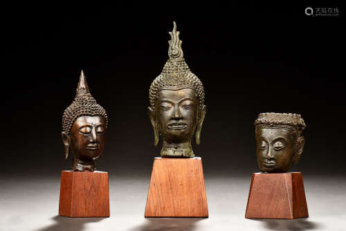 GROUP OF THREE BRONZE CAST BUDDHA HEADS