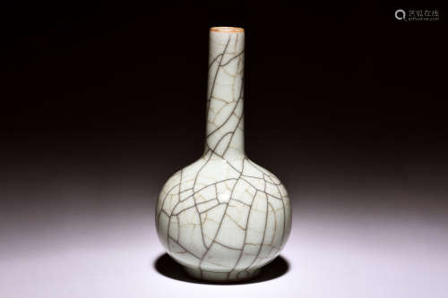 GUAN TYPE SMALL CRACKLE WARE VASE