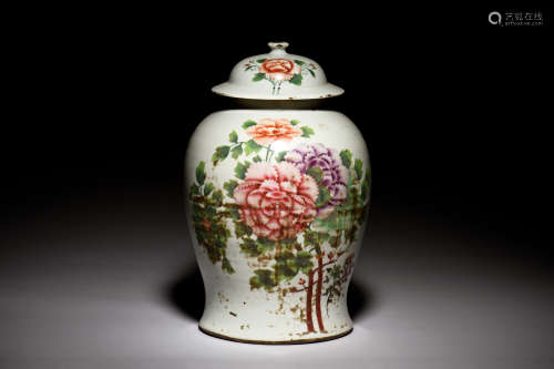 FAMILLE ROSE 'PEONY FLOWERS' VASE WITH COVER