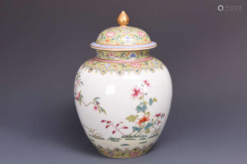 FAMILLE ROSE 'FLOWERS' JAR WITH COVER