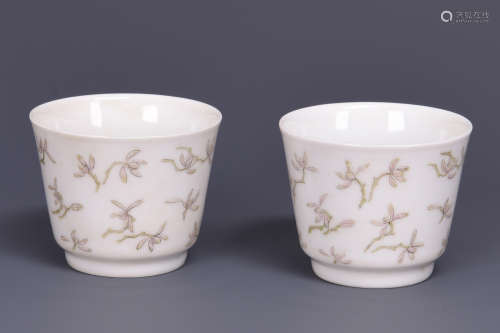 PAIR OF FAMILLE ROSE 'FLOWERS' CUPS