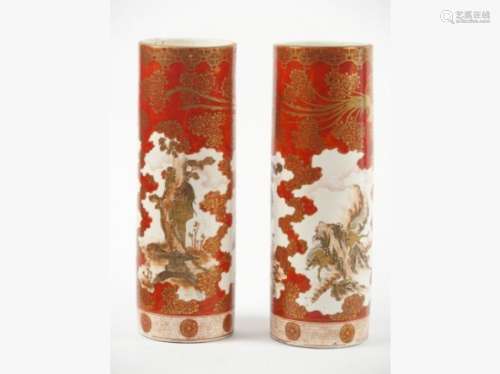 Paire de vases rouleaux en porcelaine du Japon, période Meiji. Signé... des enchères du 23 septembre 2017