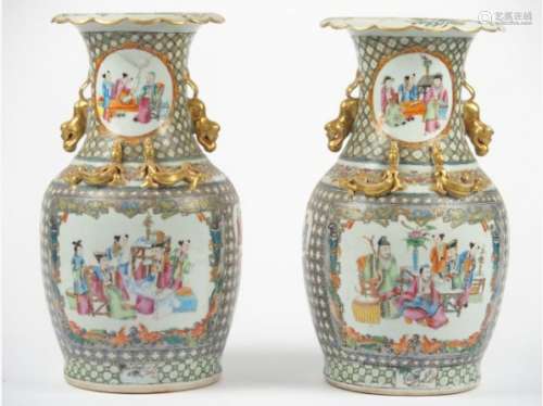 Paire de vases balustres en porcelaine de Canton XIXème, décor de sc... des enchères du 23 septembre 2017