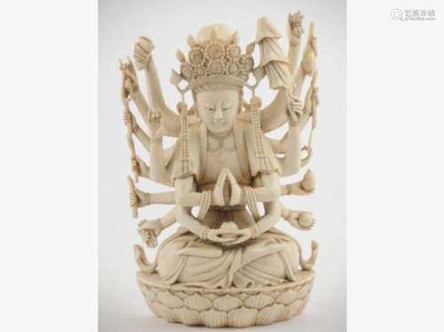 Sujet en ivoire sculpté 'divinité assise'. Chine pré-convention. H.... des enchères du 23 septembre 2017