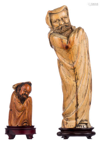 A Chinese carved mammoth ivory figure depicting Li Bai; added a ditto sculpture, H 13 - 35 (without stand) - 17 - 38 cm (with stand) - Weight: about 580 - 3512g