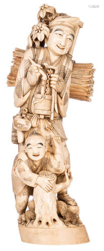 A rare large Japanese ivory okimono depicting a charming scene from daily life in the Meiji period, H 52,5 cm - Weight: 8000g