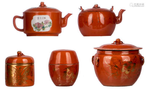 Two Chinese orange ground polychrome and gilt decorated tea pots and cover, a pot and cover and two cylindrical boxes and cover, some marked, H 9,5 - 12 - ø 7,5 - 14 cm