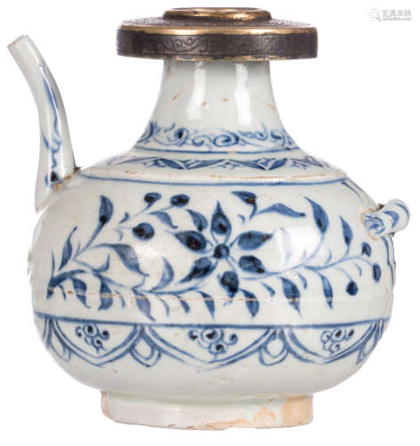 A Chinese blue and white decorated porcelain ewer (kendi), with a twofold spout and silver mounted, probably 17thC, H 14 cm