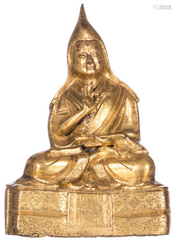 A Sino-Tibetan gilt bronze Lama, 17th - 18thC, H 16,5 - W 12 cm