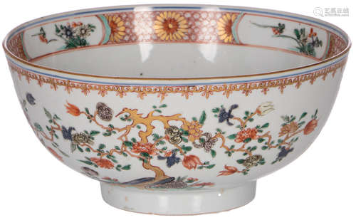 A Chinese famille verte floral decorated export bowl, 18thC, ø 22 cm