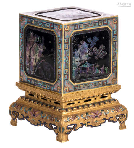 A Chinese cloisonné stamp box and stand, the roundels with mother of pearl inlay, Qing dynasty, 12 x12 cm