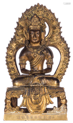 A Chinese gilt bronze Amitayus Buddha with traces of polychromy and a calligraphic text, Qianlong period, H 20,5 - W 12 cm