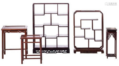 Two Chinese hardwood display shelves; added a ditto set occasional tables and a miniature soccle, H 42,5 - 77 - W 15 - 55 - D 9 - 25 cm