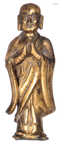 A Chinese gilt bronze Lohan Buddha, Ming, H 9,5 cm
