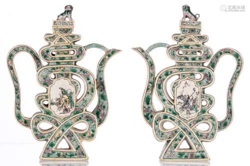 A pair of Chinese famille verte Shou symbol shaped tea pots, the roundels with figures, 19thC, H 24,5 - W 17,5 cm