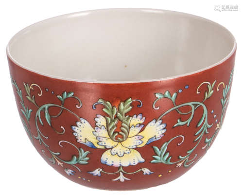 A Chinese ruby red ground and polychrome decorated floral cup, Qianlong, H 5,4 - ø 9,2 cm