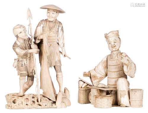 Two large Japanese ivory okimono depicting charming scenes from daily life in the Meiji period, H 20 - 27,5 cm - Weight: 2990g