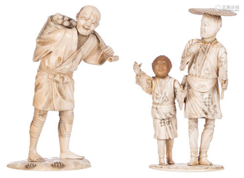 Two Japanese ivory okimono depicting charming scenes from daily life in the Meiji period, H 18 - 18,5 cm - Weight: 675g