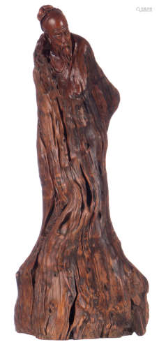 A Chinese burl wooden sculpture depicting a philosopher, Republic period, H 77 cm