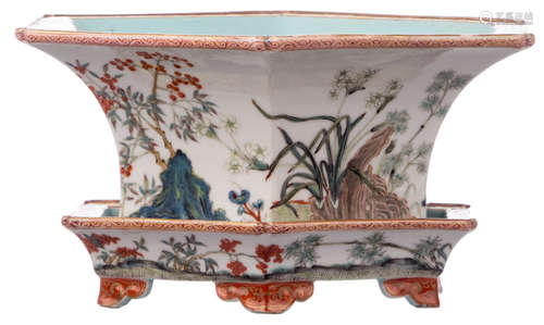 A Chinese famille rose jardinière with matching plate, overall decorated with flower branches, with a Qianlong mark, H 13 - ø 24 cm