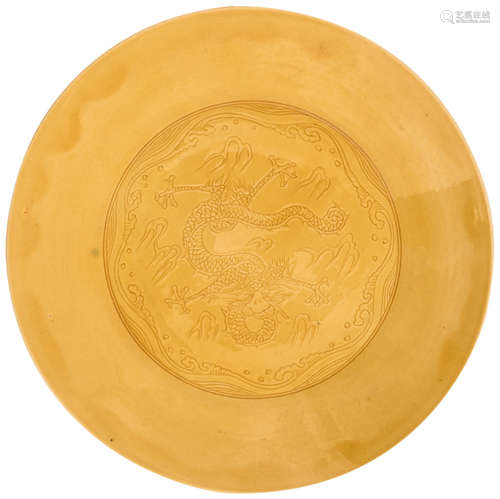 A Chinese yellow monochrome dish, in the centre carved with a dragon, H 3 - ø 19 cm