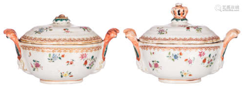 Two little Chinese famille rose and relief decorated export tureens, 18thC, H 12 - B 17 cm