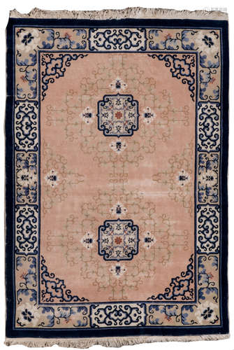 A Chinese rug with stylized floral motifs, wool on cotton, 133,5 x 188 cm