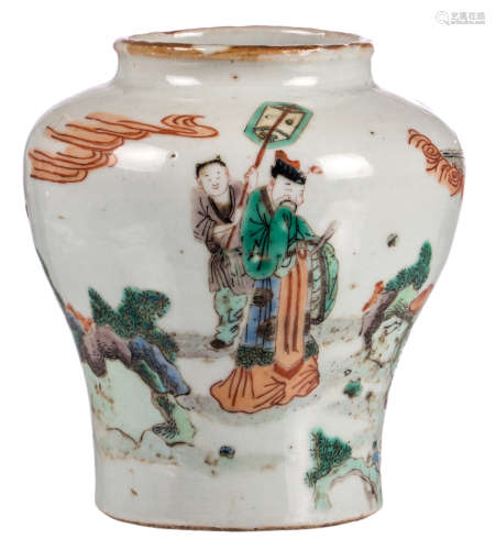 A Chinese famille verte vase, overall decorated with an animated scene, H 14,5 cm