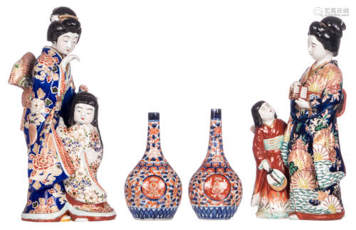Two Japanese Imari porcelain groups, added two Imari decorated vases, late Meiji period, H 21 - 40 cm