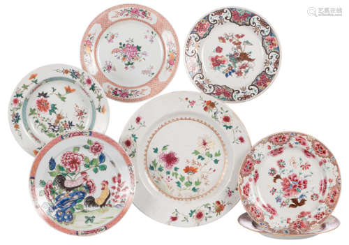 Six Chinese floral decorated export porcelain dishes and a ditto plate, 18thC, ø 23 - 30 cm