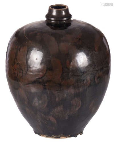 A black glazed earthenware Henan jar, H 41,8 cm
