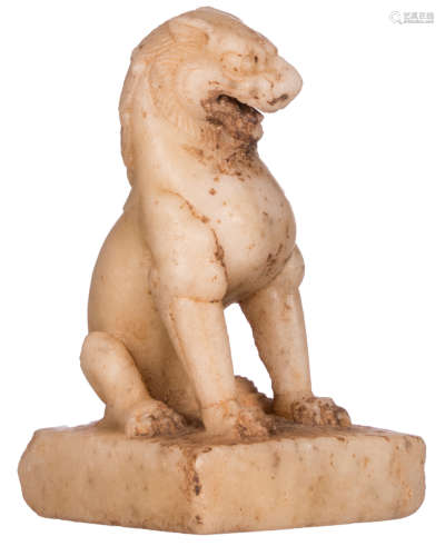 A marble temple dog, possible Tang dynasty, H 13,5 cm