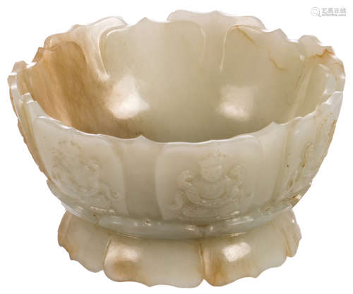 A Chinese carved jade cup, lotus shaped an relief decorated with seated meditating Buddhas, Qing dynasty, H 5 - ø 10 cm