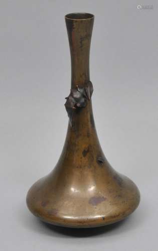 Bronze vase. Japan. Meiji period (1868-1912). Bottle
