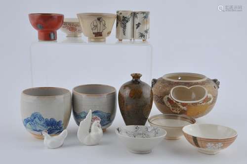 Lot of thirteen Japanese ceramics. Meiji period.