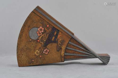 Incense box. Japan. 19th century. Fan shaped silver