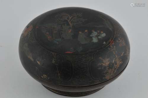 Round box. China. Ming period. (1368-1644). Black
